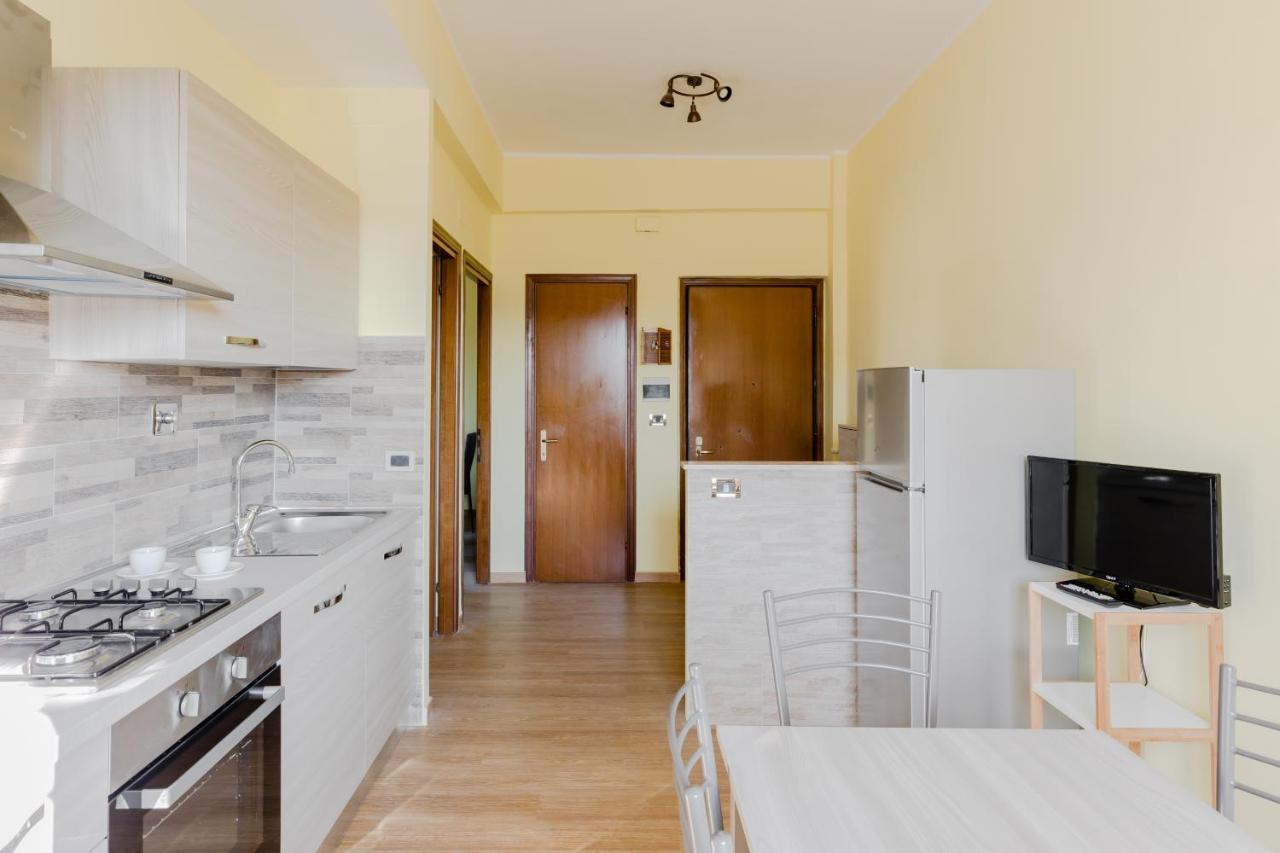Le Rondini Apartment, 5 persone, 2 balconi, Policlinico Tor Vergata e Casilino Roma Esterno foto